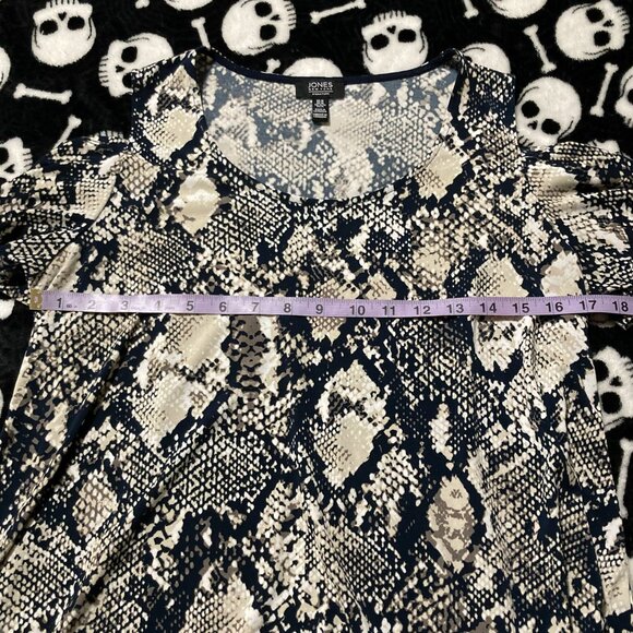JONES NEW YORK Black snake print cold shoulder short sleeve top ~ MEDIUM LARGE - Picture 8 of 15
